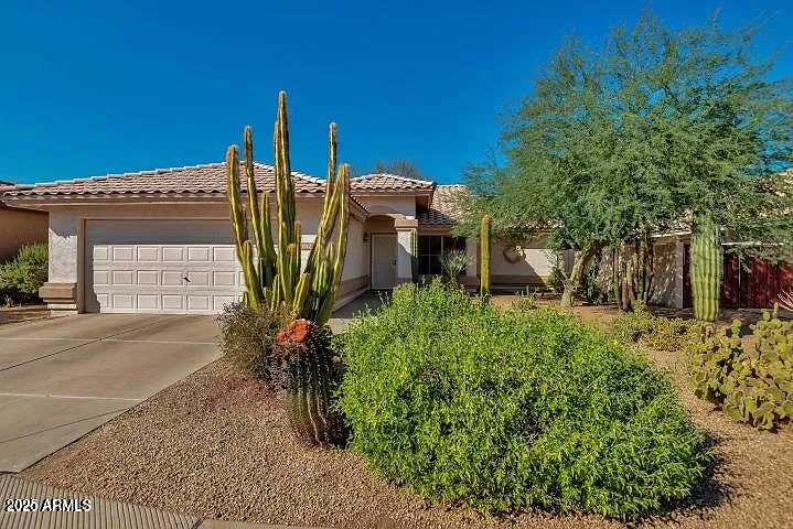 3 bed, 2.0 bath, 1539 sqft, $2,300 — Photo 1
