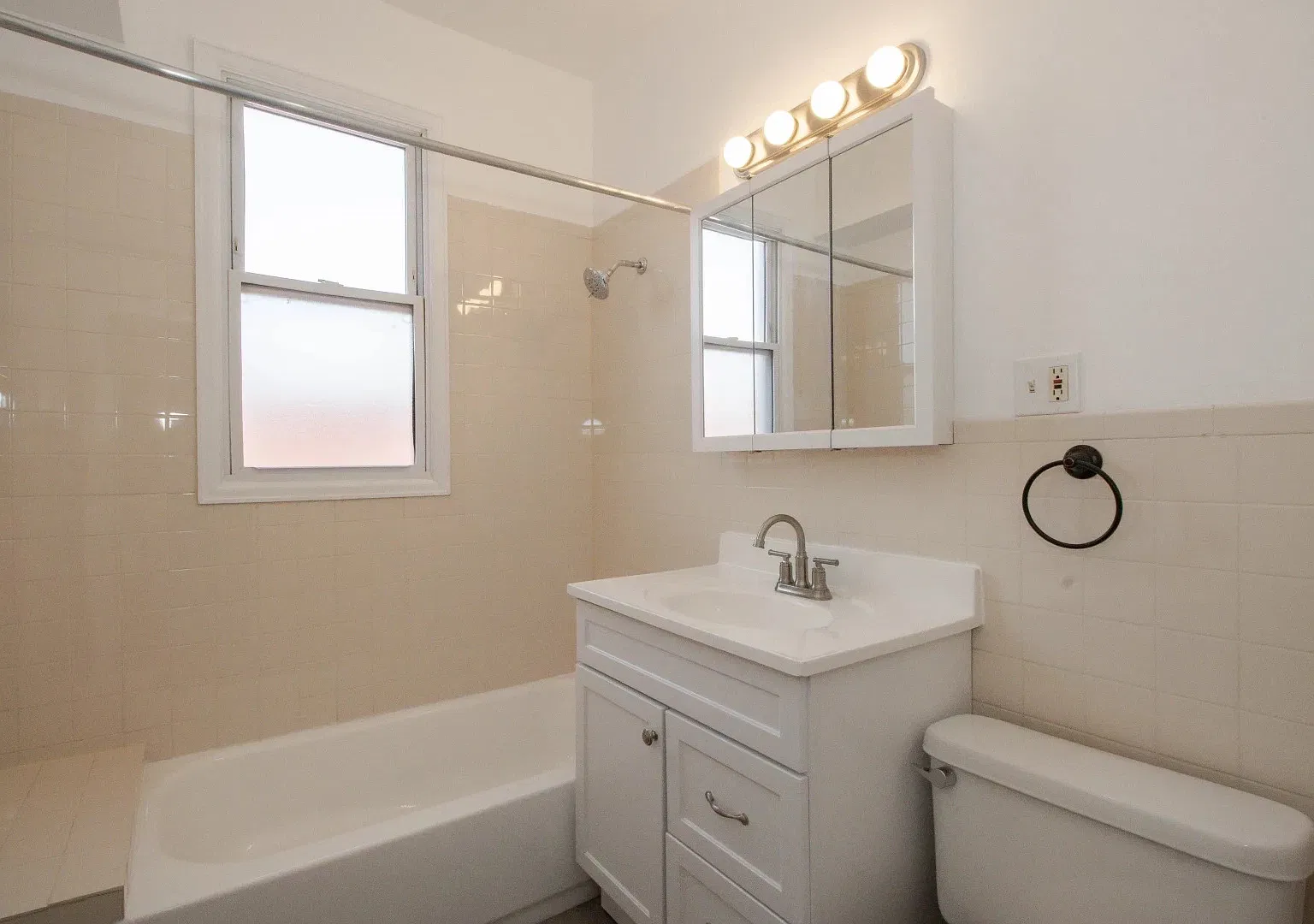 2 bed, 950 sqft, $1,325 — Photo 4