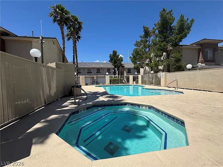 1326 Dusty Creek St — Photo 33