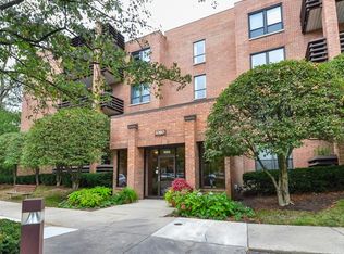 1060 Shermer Rd APT 28, Northbrook, IL