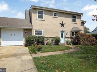 27 Winding Rd, Levittown, PA 19057