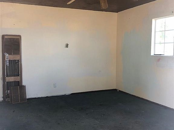 3rd image of 908 W Champ Clark Ave