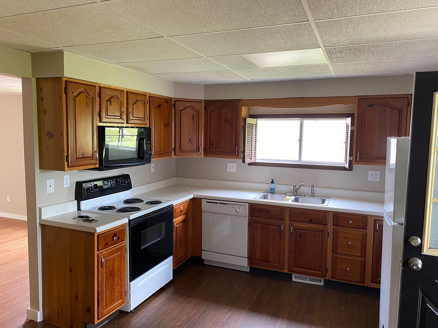 143 Caldwell Avenue - 1 — Photo 4