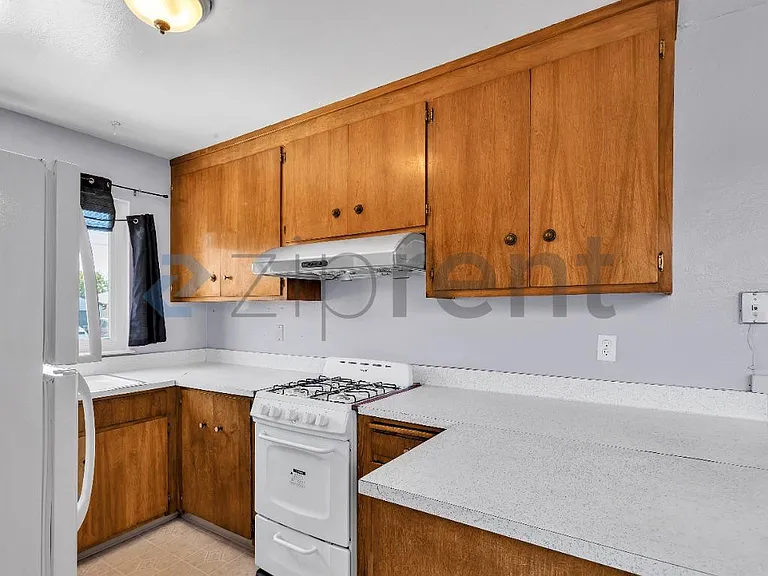 2121 Esmond Ave — Photo 8