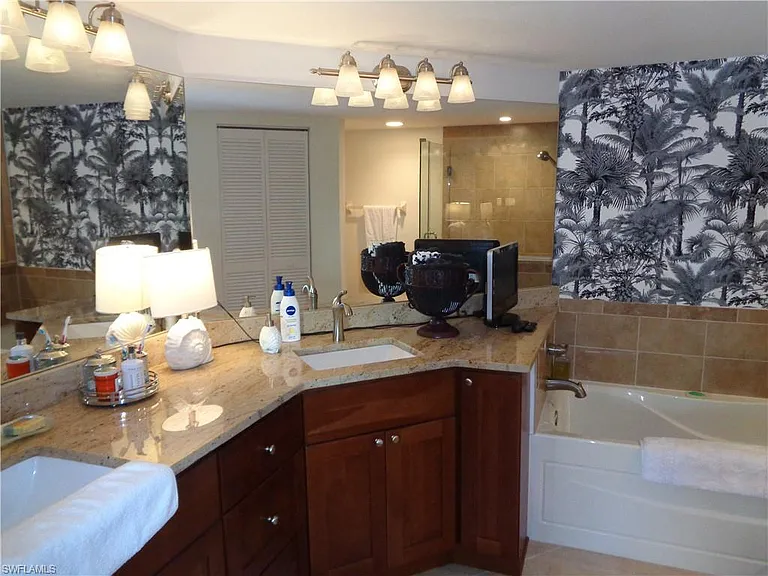 6270 Bellerive Ave #3 — Photo 25