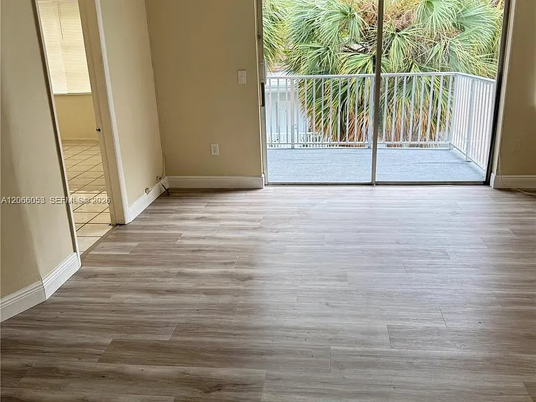 9390 E Bay Harbor Dr #10 — Photo 3