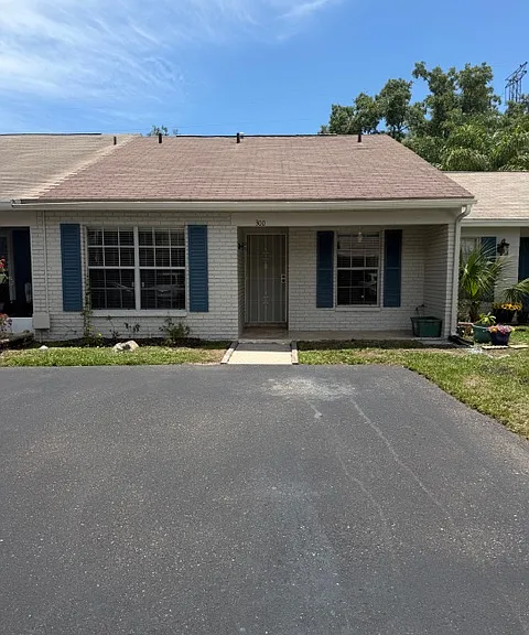 300 Kent Pl — Photo 1