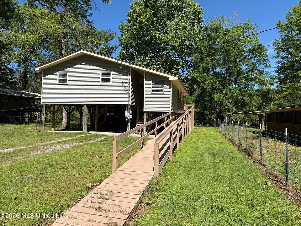 1st image of 68 Oak Point Rd