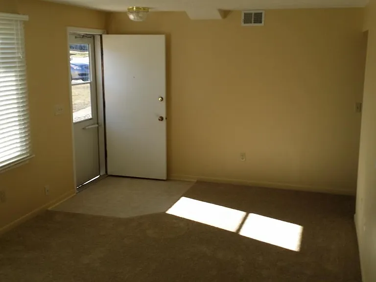 4810 Orchard Ave — Photo 4