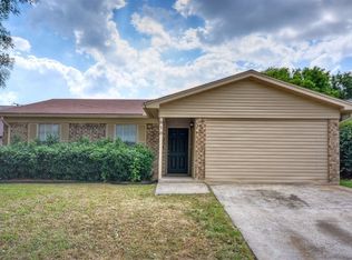 818 Tapley St, Grand Prairie, TX 75051