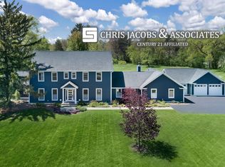 1660 Appleby Rd, Inverness, IL 60067