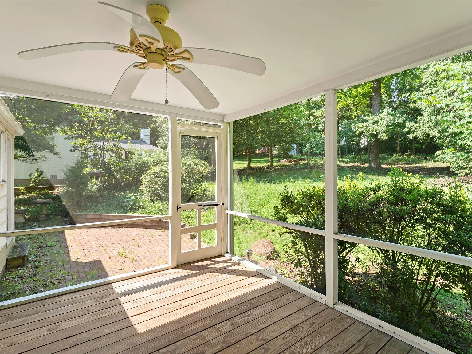 3 bed, 1.5 bath, 1438 sqft, $2,000 — Photo 2