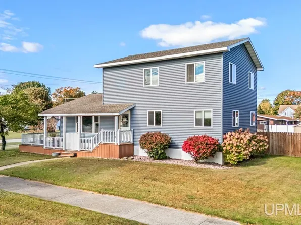 324 Dakota Ave, Gladstone, MI 49837