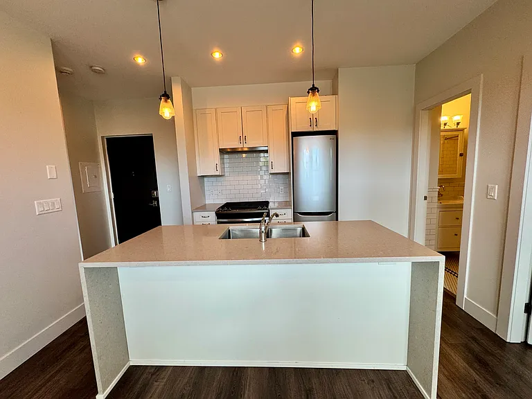 166 E 11th Ave #8 — Photo 30