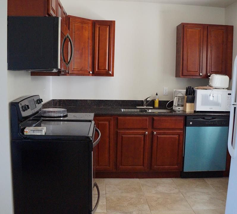 2nd image of 542 Grove Ave