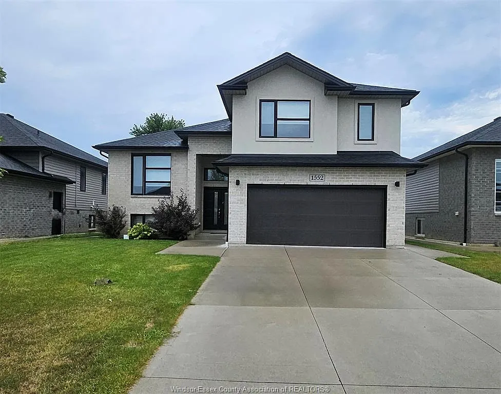 4 bed, $2,600 — Photo 2