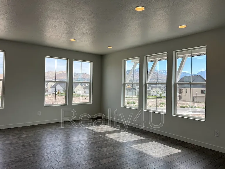 2771 N 3870 W — Photo 5