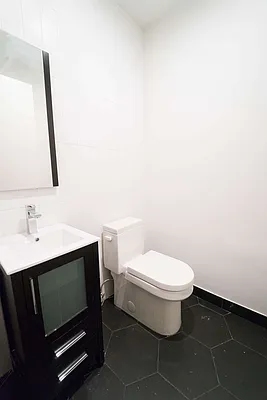 Rented by Manhattan Management LLC | media 31