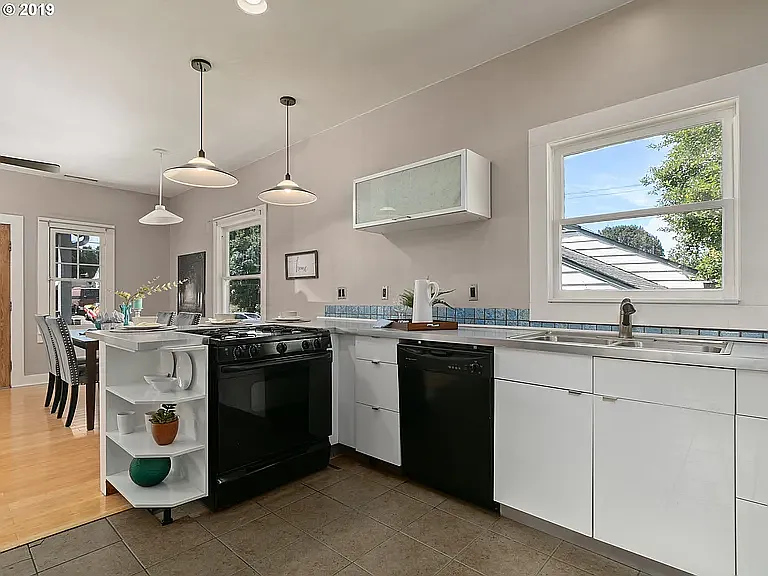 1407 N Winchell St — Photo 16