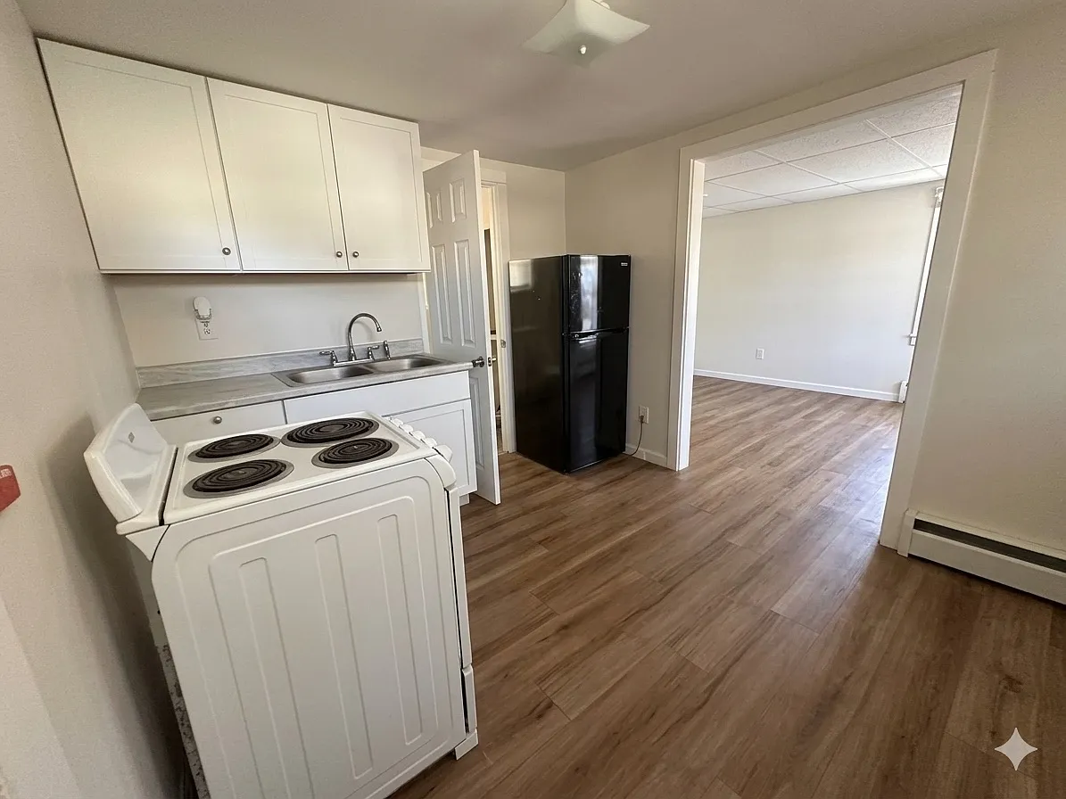 Studio, $950 — Photo 2