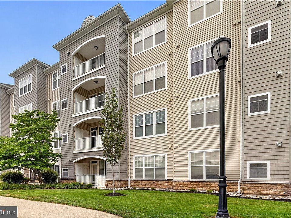 1st image of 425 Masterson Ct
