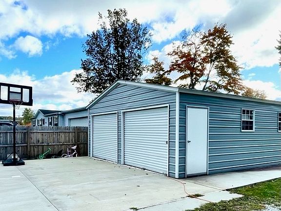 4th image of 1932 Cole Dr