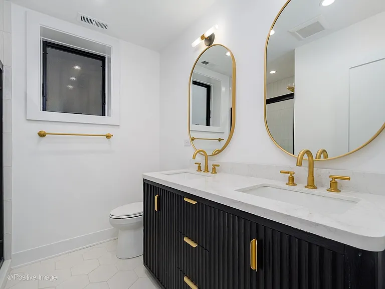 1838 N Rockwell St #1 — Photo 6