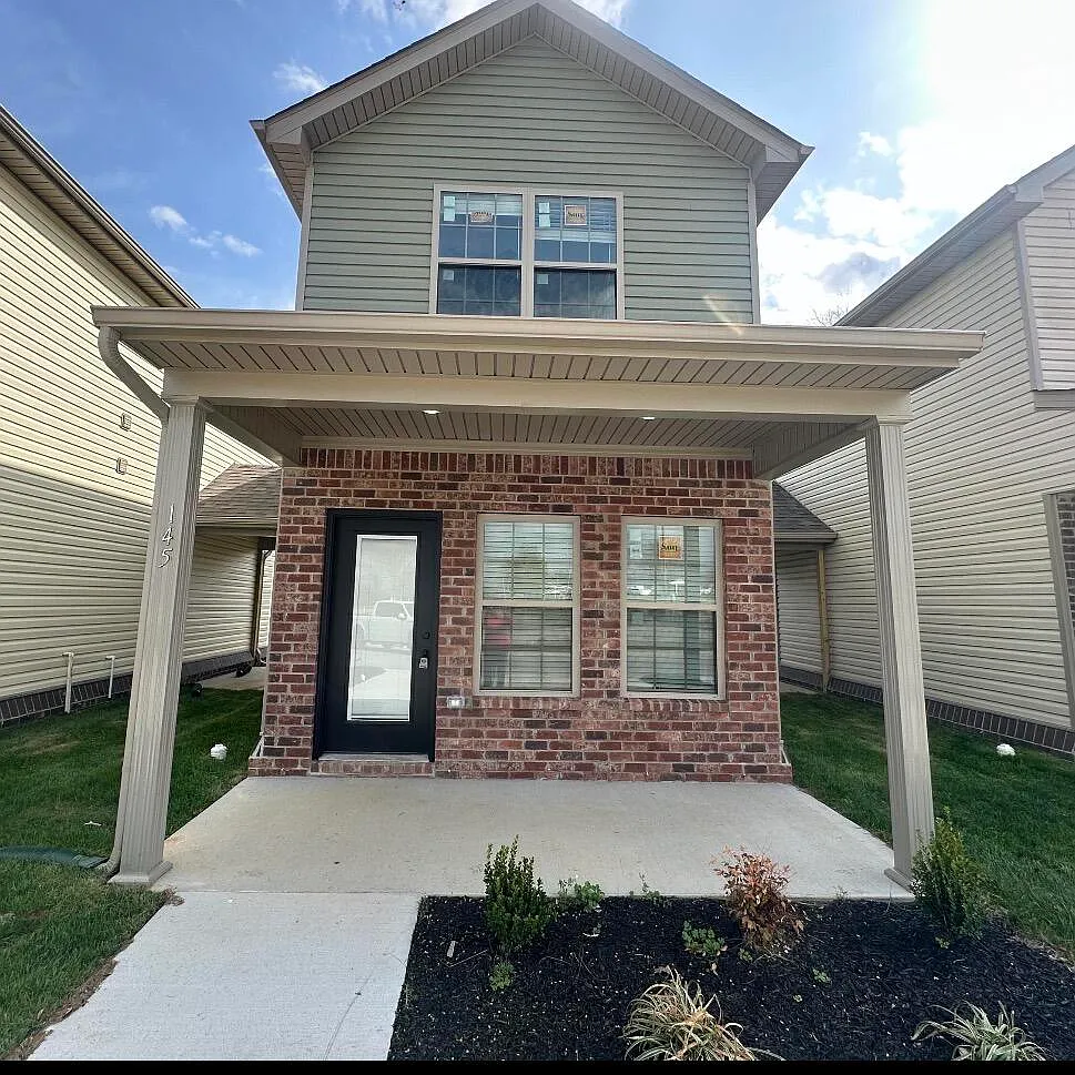 2 bed, 1.5 bath, 940 sqft, $1,350 — Photo 1