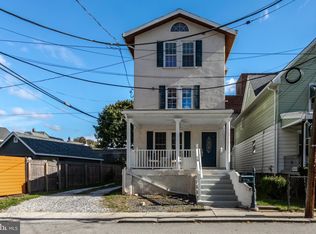 209 Greenfield Ter, Ardmore, PA 19003