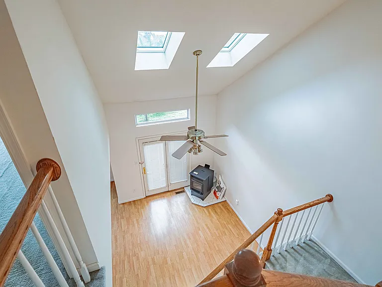 323 Surrey Pl — Photo 18