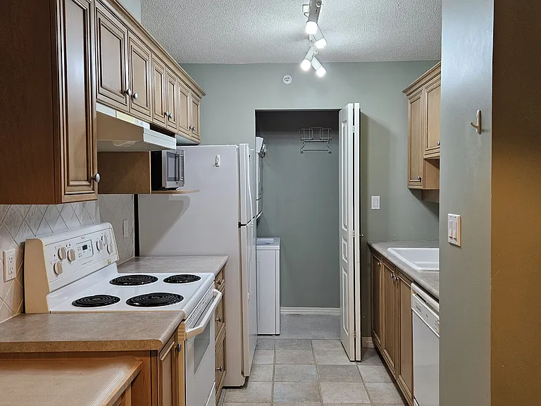 5639 Hampton Pl #407 — Photo 9