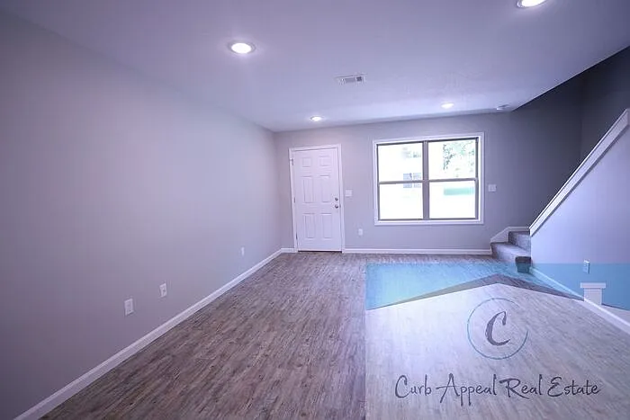 324 Drake St #A — Photo 15