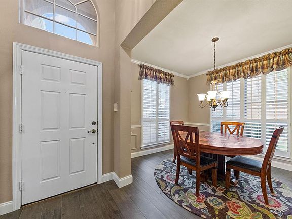 4th image of 619 Wyndham Cir
