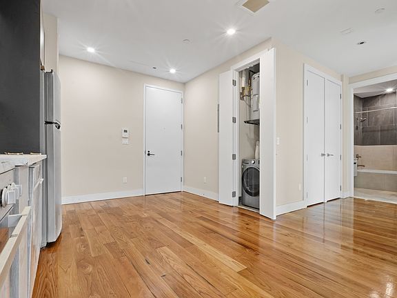 4th image of 948 New York Ave APT 1B