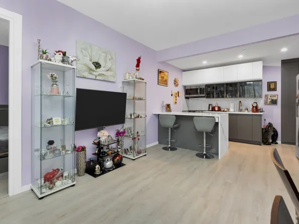 15 West End Avenue image 7 of 33