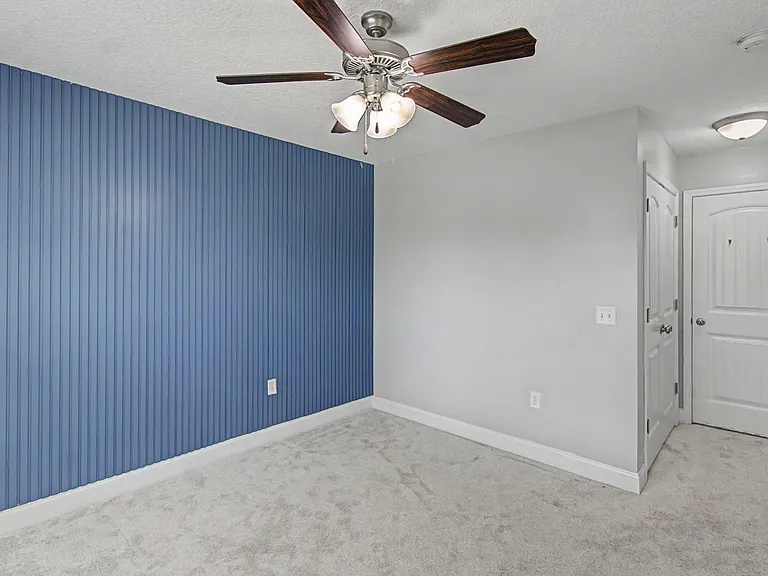 151 Lincoln Way NE — Photo 23