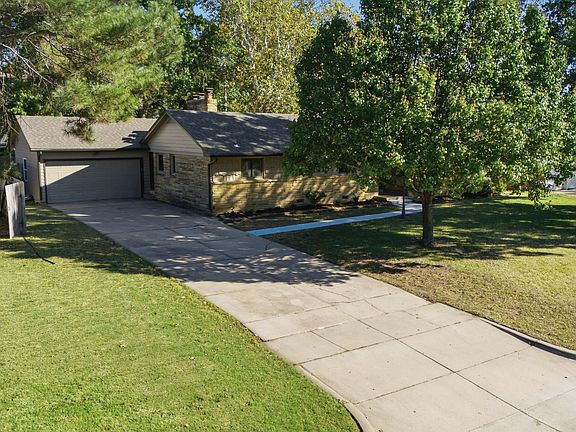 5th image of 1338 N Parkwood Ln