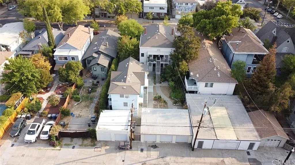 1 bed, 300 sqft, $1,300 — Photo 3