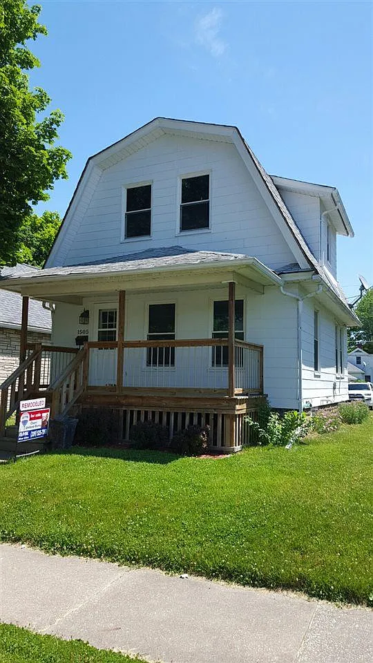 1505 42nd St photo 1