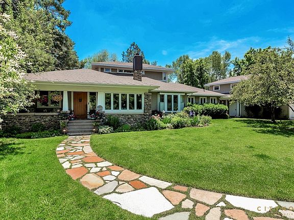 5th image of 2233 E Fardown Ave
