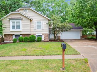 746 Galway Dr, Ballwin, MO