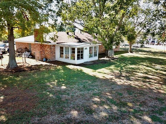 3rd image of 120 Willow Cir