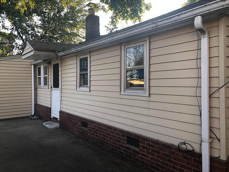 2nd image of 232 Kingsland Ave