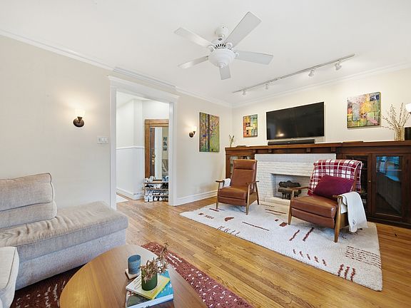 5th image of 1539 W Addison St