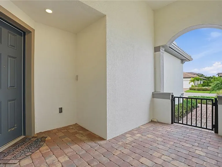 12361 Canal Grande Dr — Photo 4