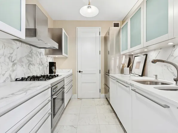 80 Columbus Circle image 6 of 10