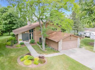N4270 Vantreeck Trl, Sheboygan Falls, WI 53085