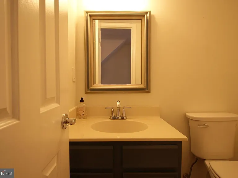 436 N Park Dr — Photo 6