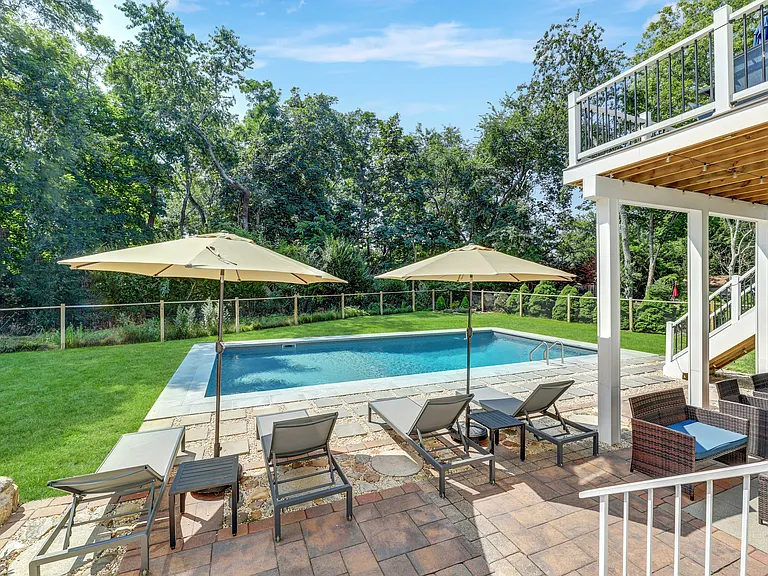 485 Sutton Pl — Photo 29