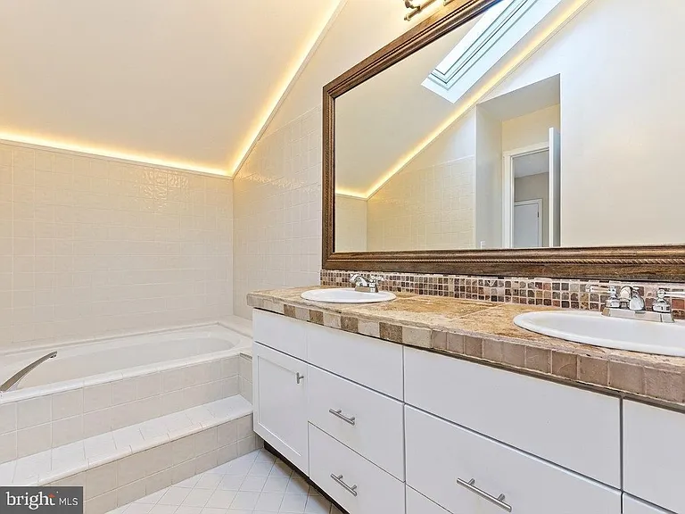 540 Sayre Dr — Photo 10